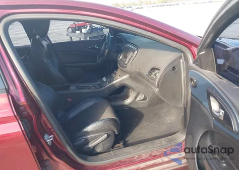 2015 Chrysler 200 S z USA, uszkodzony, nr VIN 1C3CCCBB8FN650960